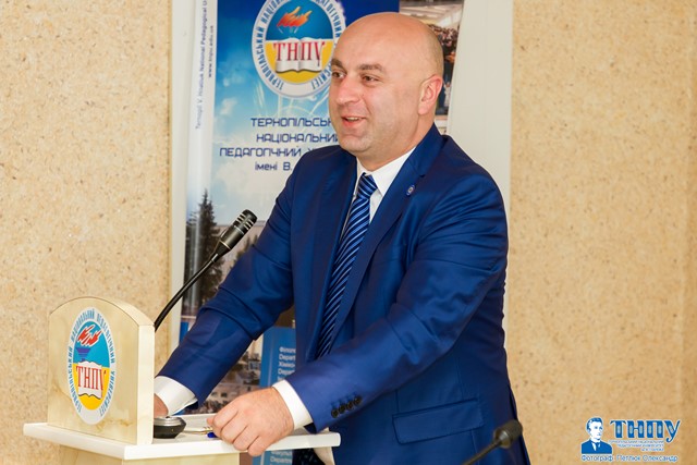 Виступає заступник голови міської ради муніципалітету Батумі Лаша Сірабідзе